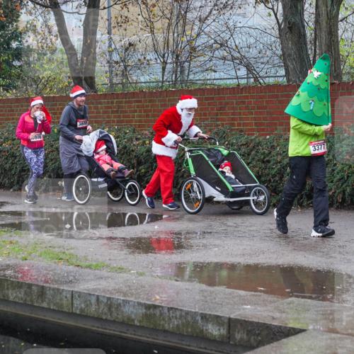 07.12.2025 - St. Pauli X-Mass-Run No. 15 Michael Burmester http://msf.ph/oto/9430246 07.12.2025 10:07:06 Laufen 806, 3808, 3377, 3218 meine-sportfotos.de