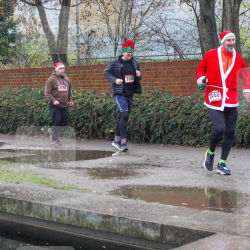 07.12.2025 - St. Pauli X-Mass-Run No. 15 Michael Burmester http://msf.ph/oto/9430250 07.12.2025 10:07:18 Laufen 4758, 3390, 444 meine-sportfotos.de