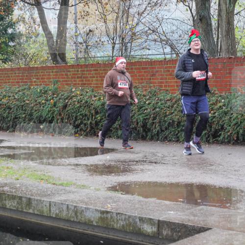 07.12.2025 - St. Pauli X-Mass-Run No. 15 Michael Burmester http://msf.ph/oto/9430251 07.12.2025 10:07:19 Laufen 390, 4758, 4444 meine-sportfotos.de