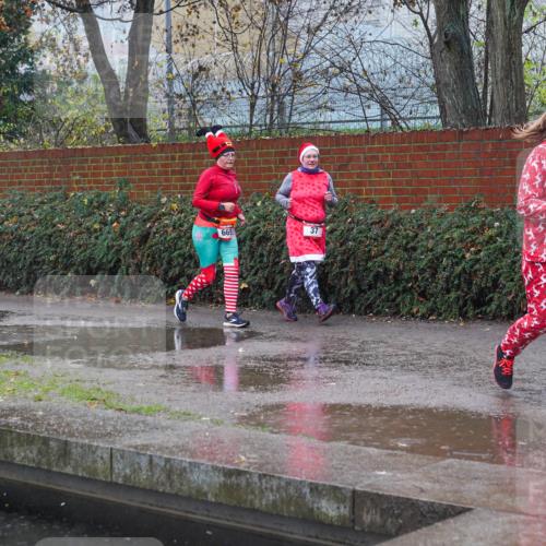 07.12.2025 - St. Pauli X-Mass-Run No. 15 Michael Burmester http://msf.ph/oto/9430265 07.12.2025 10:08:53 Laufen 665, 37, 4045 meine-sportfotos.de