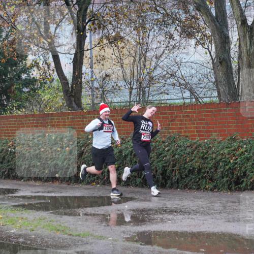 07.12.2025 - St. Pauli X-Mass-Run No. 15 Michael Burmester http://msf.ph/oto/9430317 07.12.2025 10:19:54 Laufen 2351, 2349 meine-sportfotos.de