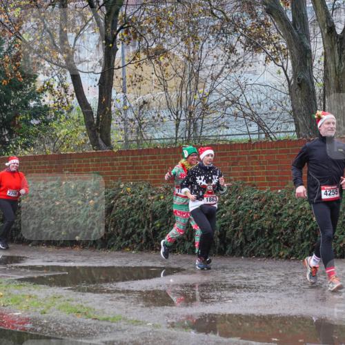 07.12.2025 - St. Pauli X-Mass-Run No. 15 Michael Burmester http://msf.ph/oto/9430450 07.12.2025 10:23:56 Laufen 2306, 4255, 1848, 1863 meine-sportfotos.de
