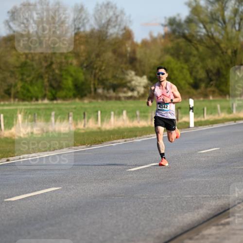 12.04.2026 - 45. Internationalen Wilhelmsburger Insellauf Dr. Thomas Lammeyer http://msf.ph/oto/9430511 12.04.2026 09:07:02 Laufen 4342 meine-sportfotos.de