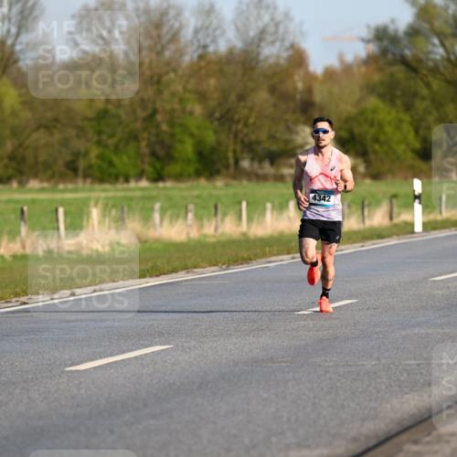 12.04.2026 - 45. Internationalen Wilhelmsburger Insellauf Dr. Thomas Lammeyer http://msf.ph/oto/9430514 12.04.2026 09:07:03 Laufen 4342 meine-sportfotos.de