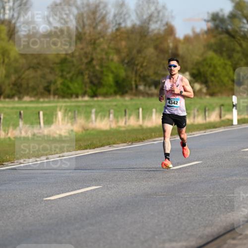 12.04.2026 - 45. Internationalen Wilhelmsburger Insellauf Dr. Thomas Lammeyer http://msf.ph/oto/9430515 12.04.2026 09:07:03 Laufen 4342 meine-sportfotos.de