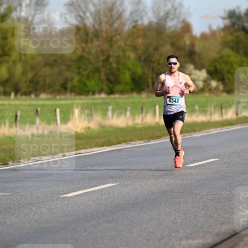 12.04.2026 - 45. Internationalen Wilhelmsburger Insellauf Dr. Thomas Lammeyer http://msf.ph/oto/9430517 12.04.2026 09:07:03 Laufen 4342 meine-sportfotos.de