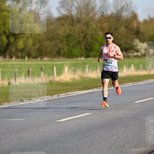 12.04.2026 - 45. Internationalen Wilhelmsburger Insellauf Dr. Thomas Lammeyer http://msf.ph/oto/9430520 12.04.2026 09:07:04 Laufen 4342 meine-sportfotos.de