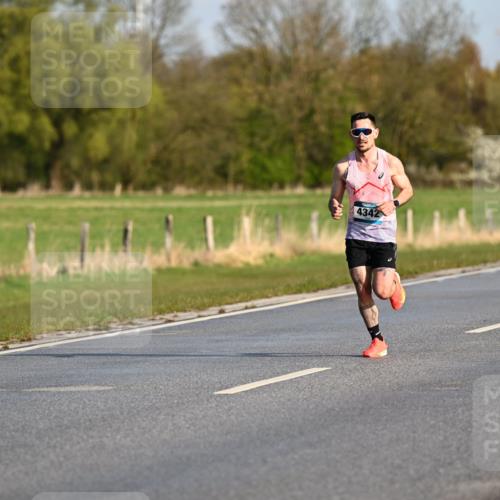 12.04.2026 - 45. Internationalen Wilhelmsburger Insellauf Dr. Thomas Lammeyer http://msf.ph/oto/9430521 12.04.2026 09:07:04 Laufen 4342 meine-sportfotos.de