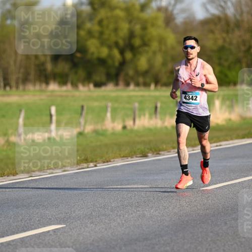 12.04.2026 - 45. Internationalen Wilhelmsburger Insellauf Dr. Thomas Lammeyer http://msf.ph/oto/9430529 12.04.2026 09:07:05 Laufen 4342 meine-sportfotos.de