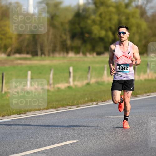 12.04.2026 - 45. Internationalen Wilhelmsburger Insellauf Dr. Thomas Lammeyer http://msf.ph/oto/9430533 12.04.2026 09:07:05 Laufen 4342, 1766 meine-sportfotos.de