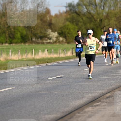 12.04.2026 - 45. Internationalen Wilhelmsburger Insellauf Dr. Thomas Lammeyer http://msf.ph/oto/9430708 12.04.2026 09:08:27 Laufen 2409, 2760, 5439 meine-sportfotos.de