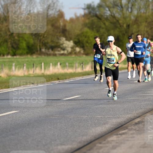 12.04.2026 - 45. Internationalen Wilhelmsburger Insellauf Dr. Thomas Lammeyer http://msf.ph/oto/9430709 12.04.2026 09:08:27 Laufen 2409, 1983, 5439 meine-sportfotos.de