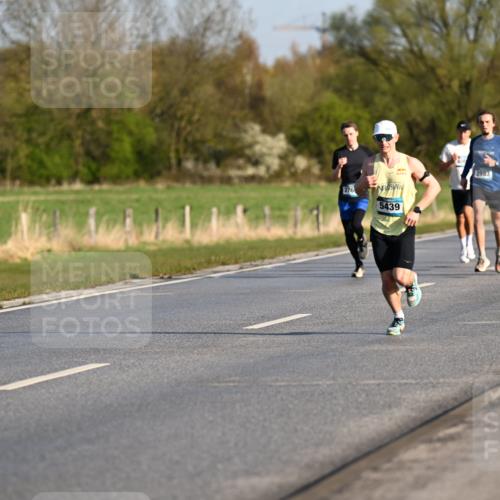 12.04.2026 - 45. Internationalen Wilhelmsburger Insellauf Dr. Thomas Lammeyer http://msf.ph/oto/9430711 12.04.2026 09:08:27 Laufen 276, 5439, 2409, 2983 meine-sportfotos.de