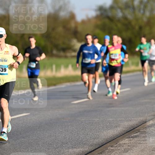 12.04.2026 - 45. Internationalen Wilhelmsburger Insellauf Dr. Thomas Lammeyer http://msf.ph/oto/9430730 12.04.2026 09:08:30 Laufen 5439 meine-sportfotos.de