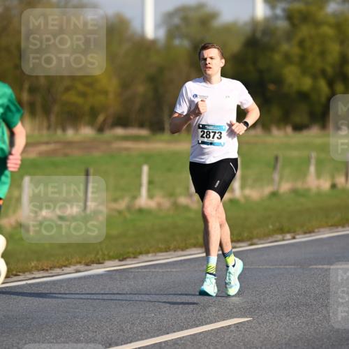 12.04.2026 - 45. Internationalen Wilhelmsburger Insellauf Dr. Thomas Lammeyer http://msf.ph/oto/9430779 12.04.2026 09:08:38 Laufen 2874, 2873, 2 meine-sportfotos.de