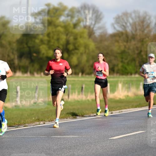 12.04.2026 - 45. Internationalen Wilhelmsburger Insellauf Dr. Thomas Lammeyer http://msf.ph/oto/9430982 12.04.2026 09:09:55 Laufen 10, 2970, 3644, 5456 meine-sportfotos.de