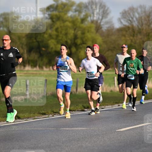 12.04.2026 - 45. Internationalen Wilhelmsburger Insellauf Dr. Thomas Lammeyer http://msf.ph/oto/9431050 12.04.2026 09:10:17 Laufen 4863, 5554, 4205, 3682 meine-sportfotos.de
