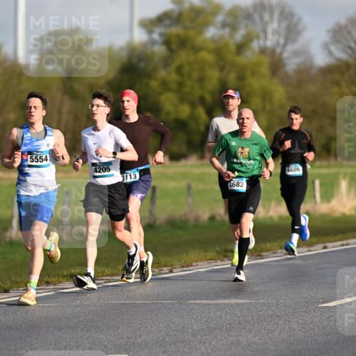 12.04.2026 - 45. Internationalen Wilhelmsburger Insellauf Dr. Thomas Lammeyer http://msf.ph/oto/9431058 12.04.2026 09:10:19 Laufen 5554, 4205, 3113, 3682, 4605 meine-sportfotos.de