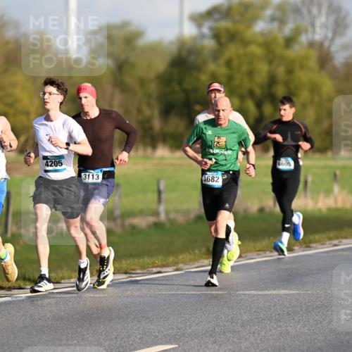 12.04.2026 - 45. Internationalen Wilhelmsburger Insellauf Dr. Thomas Lammeyer http://msf.ph/oto/9431063 12.04.2026 09:10:19 Laufen 5554, 4205, 3113, 3682, 4605 meine-sportfotos.de