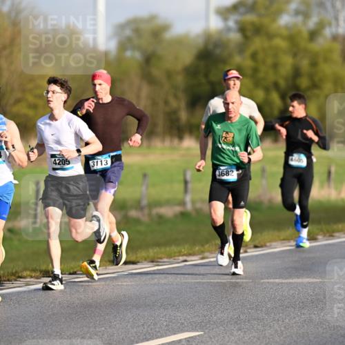 12.04.2026 - 45. Internationalen Wilhelmsburger Insellauf Dr. Thomas Lammeyer http://msf.ph/oto/9431064 12.04.2026 09:10:19 Laufen 5554, 4205, 3113, 3682, 4605 meine-sportfotos.de