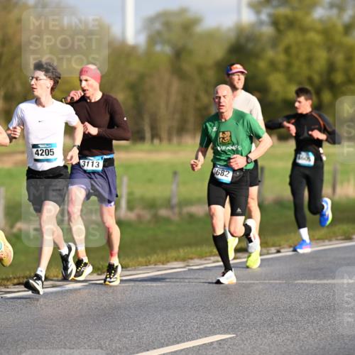12.04.2026 - 45. Internationalen Wilhelmsburger Insellauf Dr. Thomas Lammeyer http://msf.ph/oto/9431066 12.04.2026 09:10:20 Laufen 5554, 4205, 3113, 682, 1605 meine-sportfotos.de