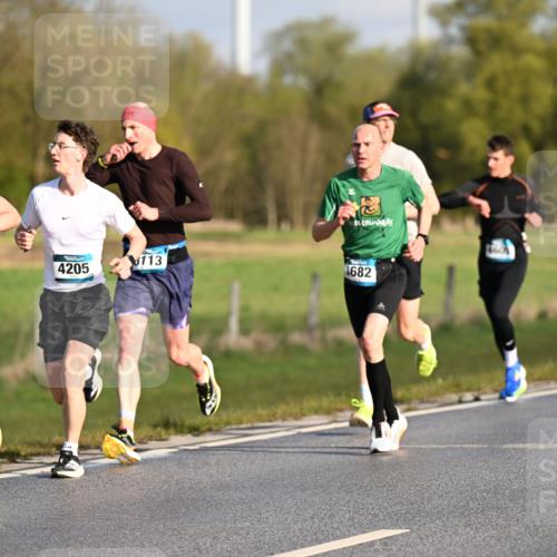 12.04.2026 - 45. Internationalen Wilhelmsburger Insellauf Dr. Thomas Lammeyer http://msf.ph/oto/9431067 12.04.2026 09:10:20 Laufen 5554, 4205, 113, 682 meine-sportfotos.de