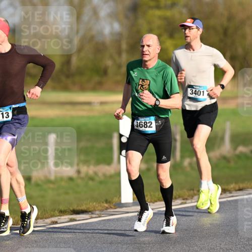12.04.2026 - 45. Internationalen Wilhelmsburger Insellauf Dr. Thomas Lammeyer http://msf.ph/oto/9431078 12.04.2026 09:10:22 Laufen 05, 3113, 3682, 6, 3401, 4605 meine-sportfotos.de