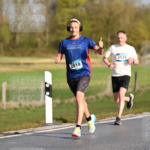 12.04.2026 - 45. Internationalen Wilhelmsburger Insellauf Dr. Thomas Lammeyer http://msf.ph/oto/9431103 12.04.2026 09:10:27 Laufen 2819, 3134 meine-sportfotos.de