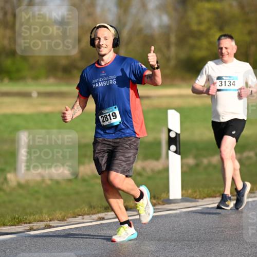 12.04.2026 - 45. Internationalen Wilhelmsburger Insellauf Dr. Thomas Lammeyer http://msf.ph/oto/9431107 12.04.2026 09:10:27 Laufen 2819, 3134 meine-sportfotos.de