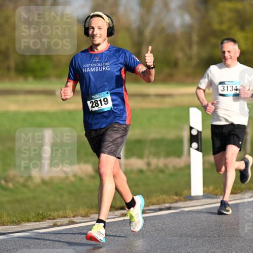 12.04.2026 - 45. Internationalen Wilhelmsburger Insellauf Dr. Thomas Lammeyer http://msf.ph/oto/9431108 12.04.2026 09:10:27 Laufen 2819, 3134 meine-sportfotos.de