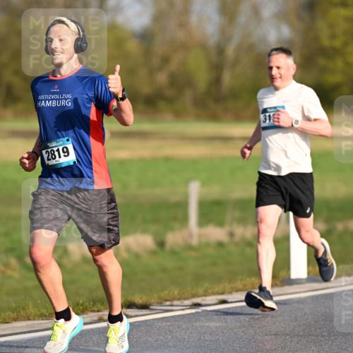 12.04.2026 - 45. Internationalen Wilhelmsburger Insellauf Dr. Thomas Lammeyer http://msf.ph/oto/9431110 12.04.2026 09:10:28 Laufen 2819, 316, 300 meine-sportfotos.de