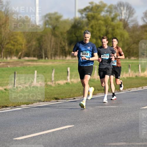 12.04.2026 - 45. Internationalen Wilhelmsburger Insellauf Dr. Thomas Lammeyer http://msf.ph/oto/9431215 12.04.2026 09:10:52 Laufen 5652, 4117, 2789, 262 meine-sportfotos.de