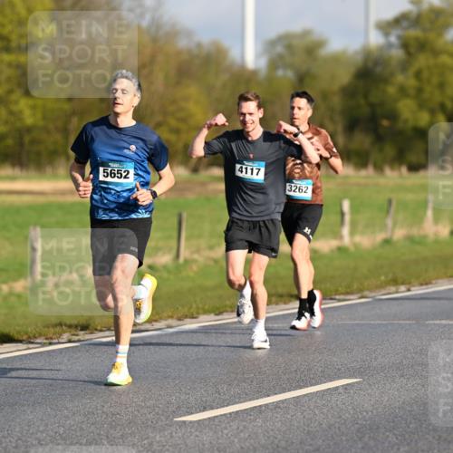 12.04.2026 - 45. Internationalen Wilhelmsburger Insellauf Dr. Thomas Lammeyer http://msf.ph/oto/9431223 12.04.2026 09:10:53 Laufen 5652, 4117, 3262, 2789 meine-sportfotos.de