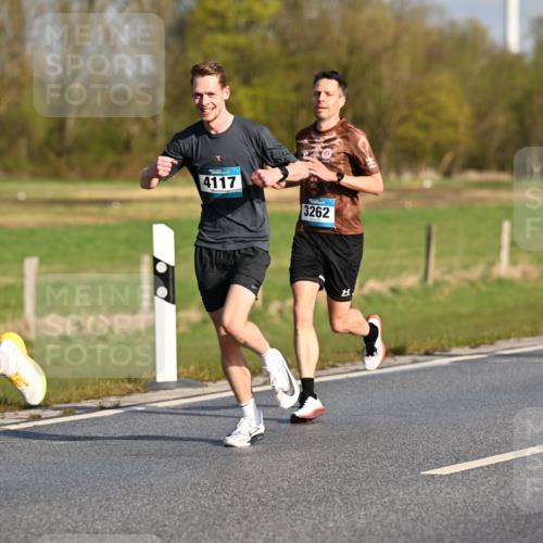 12.04.2026 - 45. Internationalen Wilhelmsburger Insellauf Dr. Thomas Lammeyer http://msf.ph/oto/9431230 12.04.2026 09:10:54 Laufen 5352, 4117, 3262, 2789 meine-sportfotos.de