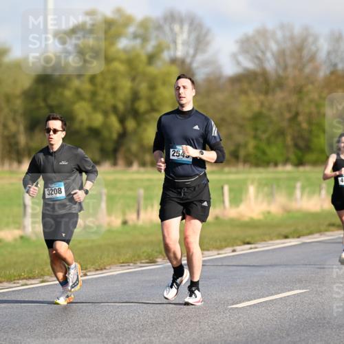 12.04.2026 - 45. Internationalen Wilhelmsburger Insellauf Dr. Thomas Lammeyer http://msf.ph/oto/9431288 12.04.2026 09:11:11 Laufen 3208, 2545, 4003 meine-sportfotos.de