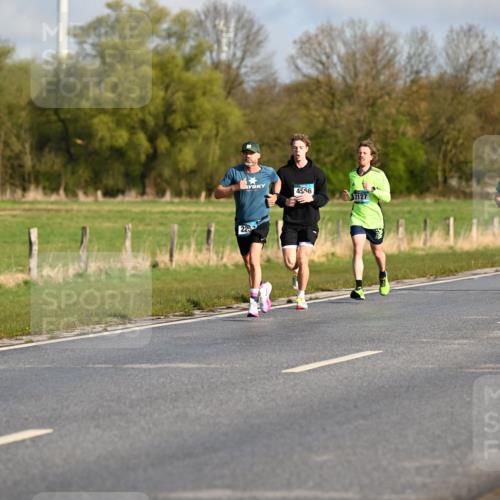 12.04.2026 - 45. Internationalen Wilhelmsburger Insellauf Dr. Thomas Lammeyer http://msf.ph/oto/9431425 12.04.2026 09:11:42 Laufen 4556, 2127, 2010, 2252 meine-sportfotos.de
