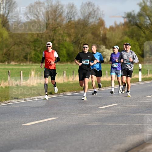 12.04.2026 - 45. Internationalen Wilhelmsburger Insellauf Dr. Thomas Lammeyer http://msf.ph/oto/9431561 12.04.2026 09:12:12 Laufen 3053, 4492, 3473 meine-sportfotos.de