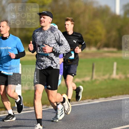 12.04.2026 - 45. Internationalen Wilhelmsburger Insellauf Dr. Thomas Lammeyer http://msf.ph/oto/9431611 12.04.2026 09:12:19 Laufen 303 meine-sportfotos.de