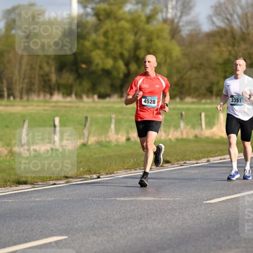 12.04.2026 - 45. Internationalen Wilhelmsburger Insellauf Dr. Thomas Lammeyer http://msf.ph/oto/9431770 12.04.2026 09:12:51 Laufen 3351, 4528, 3561 meine-sportfotos.de