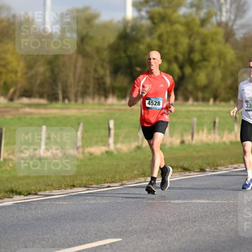 12.04.2026 - 45. Internationalen Wilhelmsburger Insellauf Dr. Thomas Lammeyer http://msf.ph/oto/9431775 12.04.2026 09:12:52 Laufen 4, 4528, 3351, 3561 meine-sportfotos.de