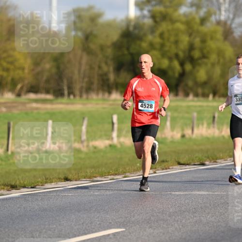 12.04.2026 - 45. Internationalen Wilhelmsburger Insellauf Dr. Thomas Lammeyer http://msf.ph/oto/9431776 12.04.2026 09:12:52 Laufen 4528, 3351, 3561 meine-sportfotos.de