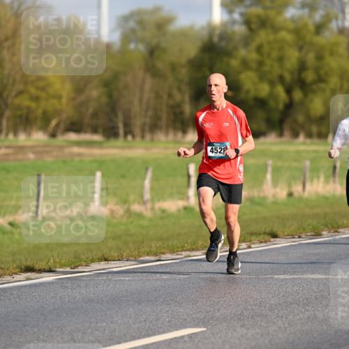 12.04.2026 - 45. Internationalen Wilhelmsburger Insellauf Dr. Thomas Lammeyer http://msf.ph/oto/9431777 12.04.2026 09:12:52 Laufen 4528, 3561, 3351 meine-sportfotos.de