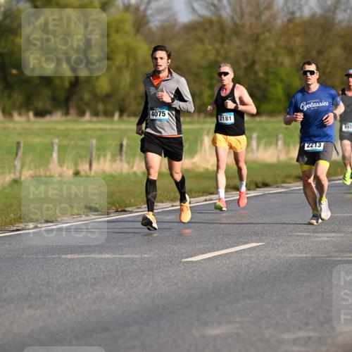 12.04.2026 - 45. Internationalen Wilhelmsburger Insellauf Dr. Thomas Lammeyer http://msf.ph/oto/9431925 12.04.2026 09:13:23 Laufen 4075, 2181, 2213, 4979, 1975, 466 meine-sportfotos.de