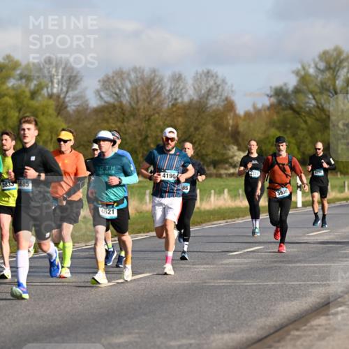 12.04.2026 - 45. Internationalen Wilhelmsburger Insellauf Dr. Thomas Lammeyer http://msf.ph/oto/9431986 12.04.2026 09:13:34 Laufen 3815, 4190, 5603, 5833, 5685, 4621, 85, 4378, 3958, 4296 meine-sportfotos.de