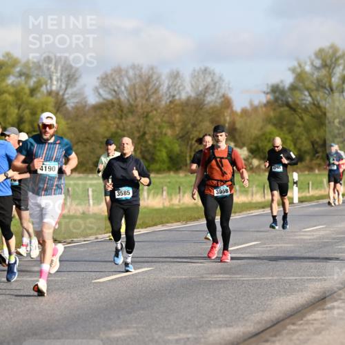 12.04.2026 - 45. Internationalen Wilhelmsburger Insellauf Dr. Thomas Lammeyer http://msf.ph/oto/9431996 12.04.2026 09:13:36 Laufen 4190, 3585, 3958, 4296 meine-sportfotos.de