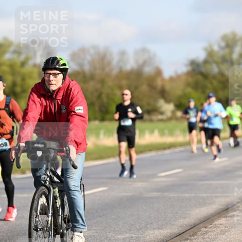 12.04.2026 - 45. Internationalen Wilhelmsburger Insellauf Dr. Thomas Lammeyer http://msf.ph/oto/9432014 12.04.2026 09:13:39 Laufen 3958 meine-sportfotos.de