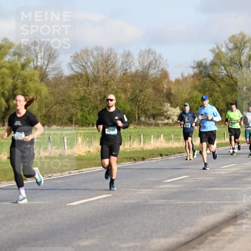 12.04.2026 - 45. Internationalen Wilhelmsburger Insellauf Dr. Thomas Lammeyer http://msf.ph/oto/9432017 12.04.2026 09:13:39 Laufen 4225, 4296, 5609, 2022, 4340, 4807 meine-sportfotos.de