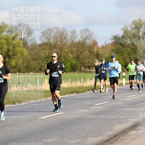 12.04.2026 - 45. Internationalen Wilhelmsburger Insellauf Dr. Thomas Lammeyer http://msf.ph/oto/9432020 12.04.2026 09:13:40 Laufen 4225, 1, 5609, 4296, 378, 4340, 4807 meine-sportfotos.de