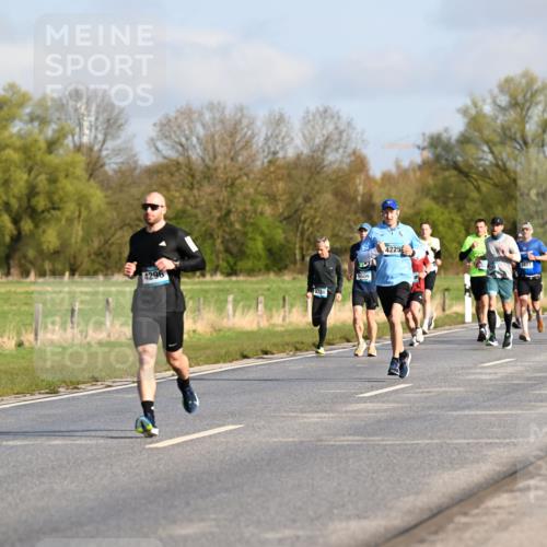 12.04.2026 - 45. Internationalen Wilhelmsburger Insellauf Dr. Thomas Lammeyer http://msf.ph/oto/9432024 12.04.2026 09:13:40 Laufen 4378, 4296, 2780, 5609, 4225, 5821, 4340 meine-sportfotos.de