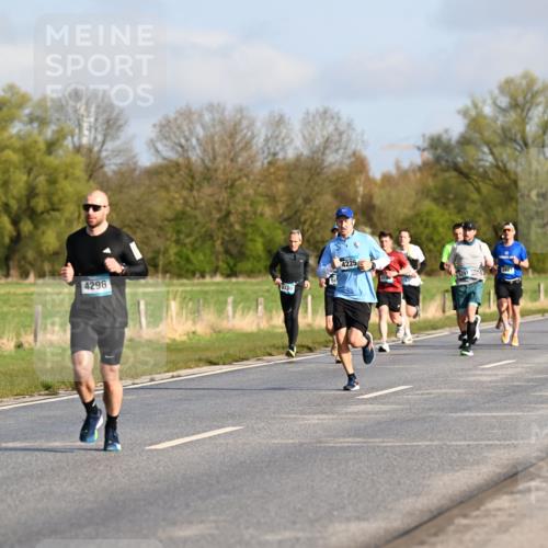 12.04.2026 - 45. Internationalen Wilhelmsburger Insellauf Dr. Thomas Lammeyer http://msf.ph/oto/9432026 12.04.2026 09:13:41 Laufen 4296, 5291, 5821, 4340 meine-sportfotos.de